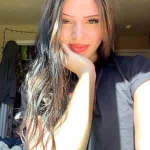 Meet your Posher, Lia